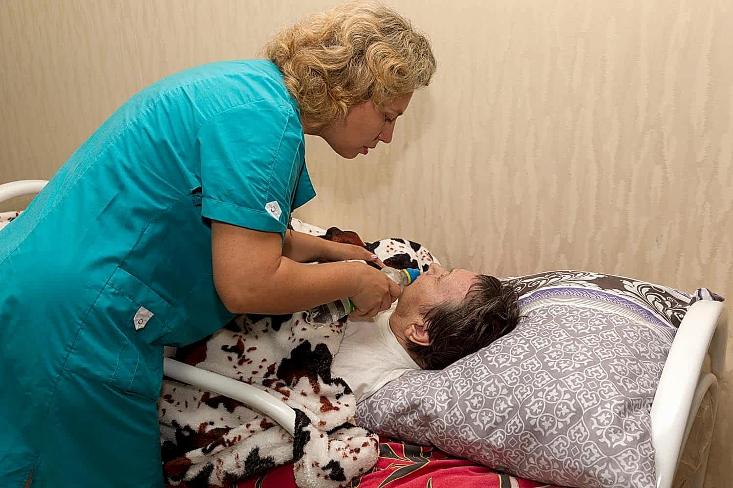 прием лекарственных средств в доме престарелых